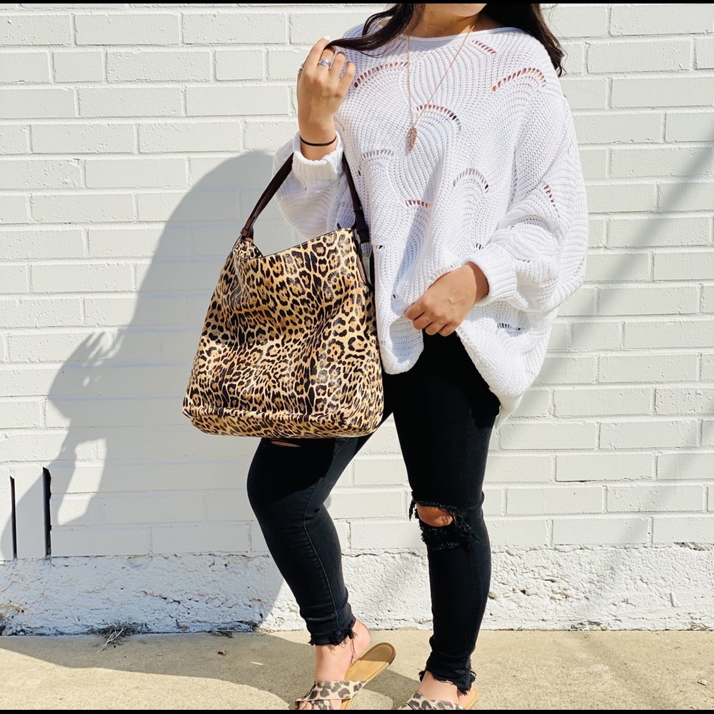 ❌SOLD OUT❌THE NIGHT IS YOUNG LEOPARD PURSE - Picture 2 of 2